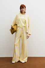 Cargar imagen en el visor de la galería, CASSIS Butter Yellow Oversized T-Shirt
